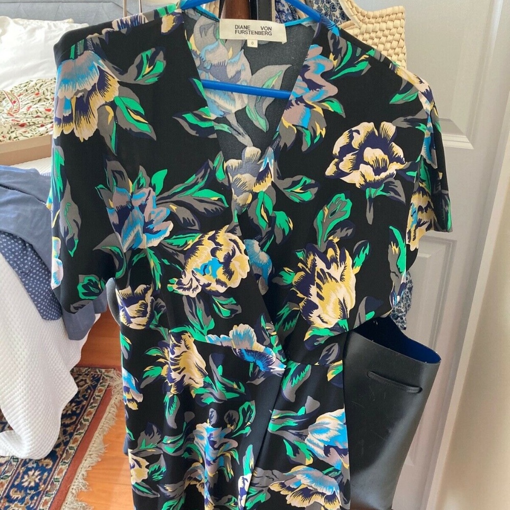 Diane Von Furstenberg floral crepe mini wrap dress, size 0
